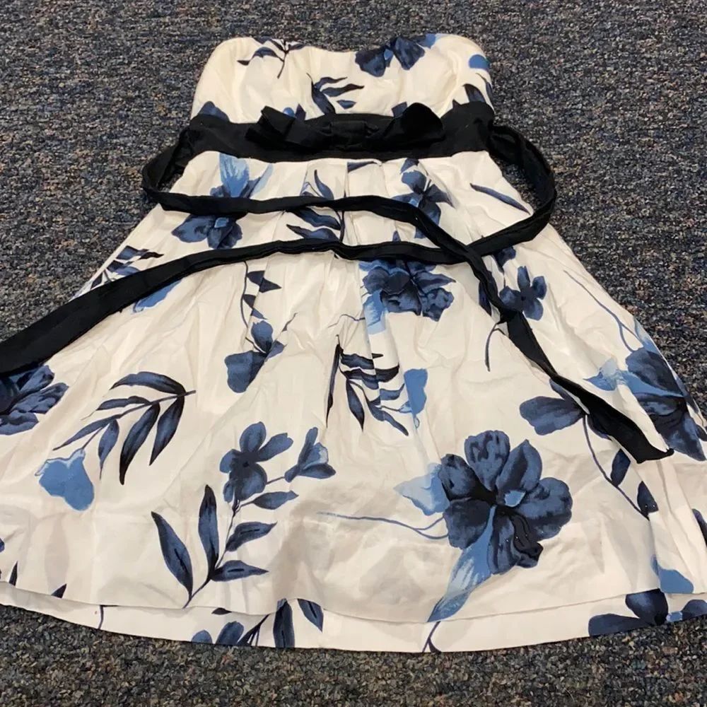 Strapless floral dress sz. 3